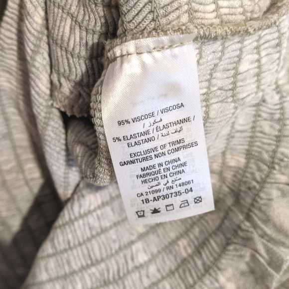 Floral Ruched Long Sleeve Top - Picture 7 of 7